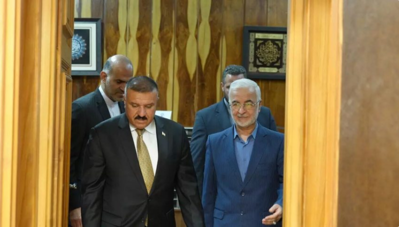 وزير الداخلية يصل طهران لعقد اجتماع ثلاثي مع نظيريه الإيراني والباكستاني يتعلق بالزيارة الأربعينية
