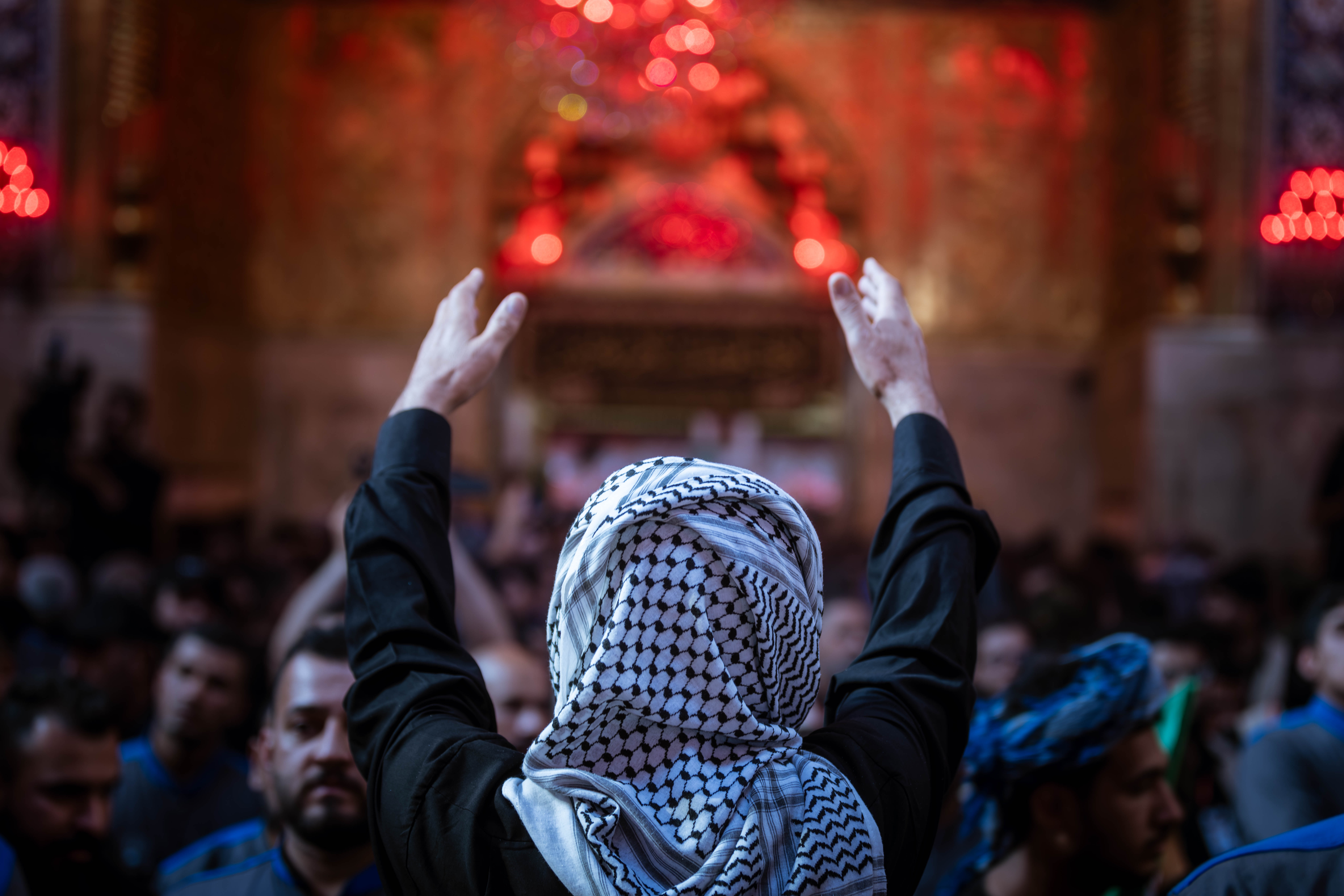  5 فوائد عظيمة لدعوتك المؤمنين لزيارة الإمام الحسين عليه السلام