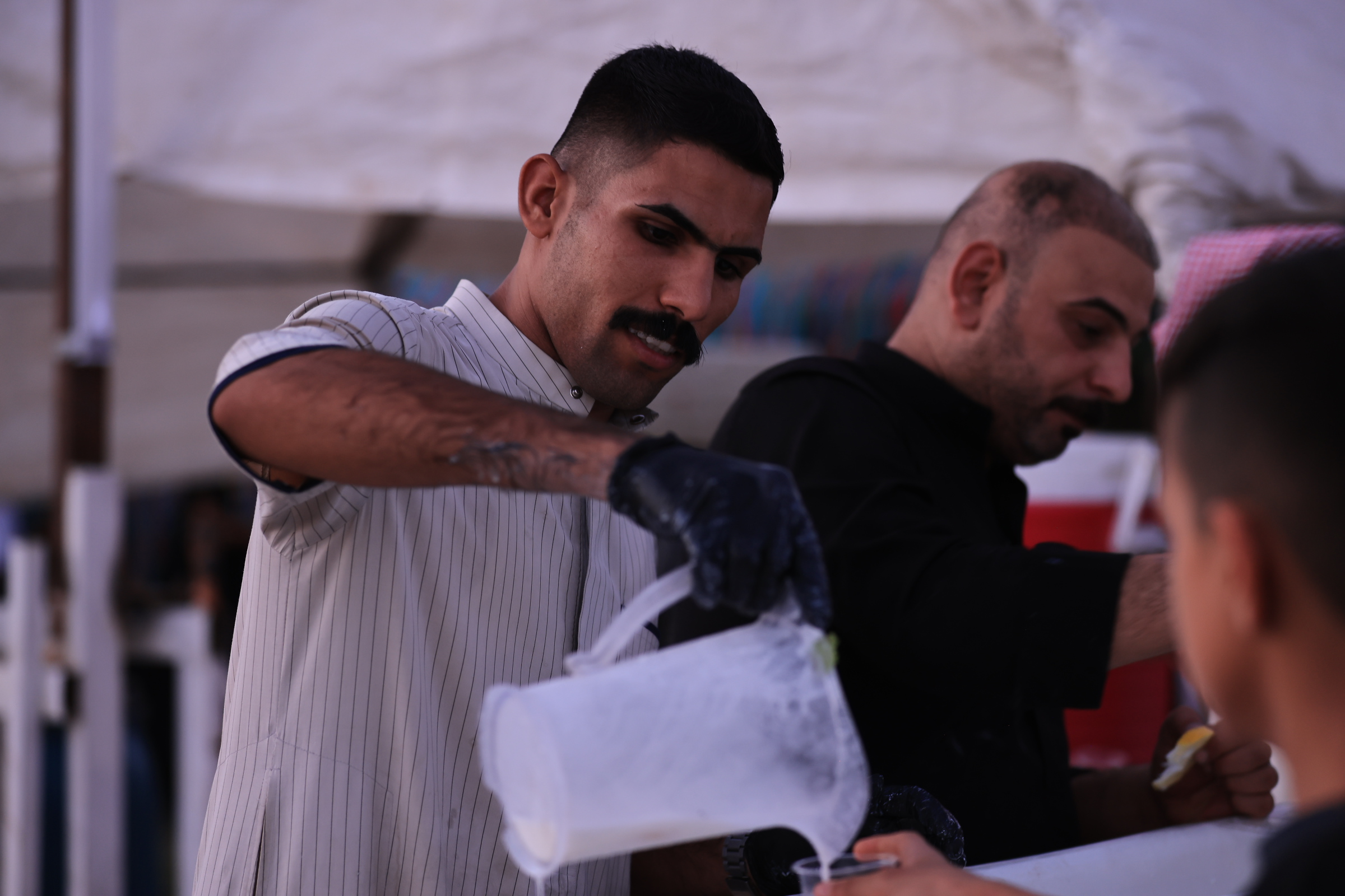 الدلالات التعبيرية التربوية والاجتماعية في تصميم ملصقات اربعينية الامام الحسين