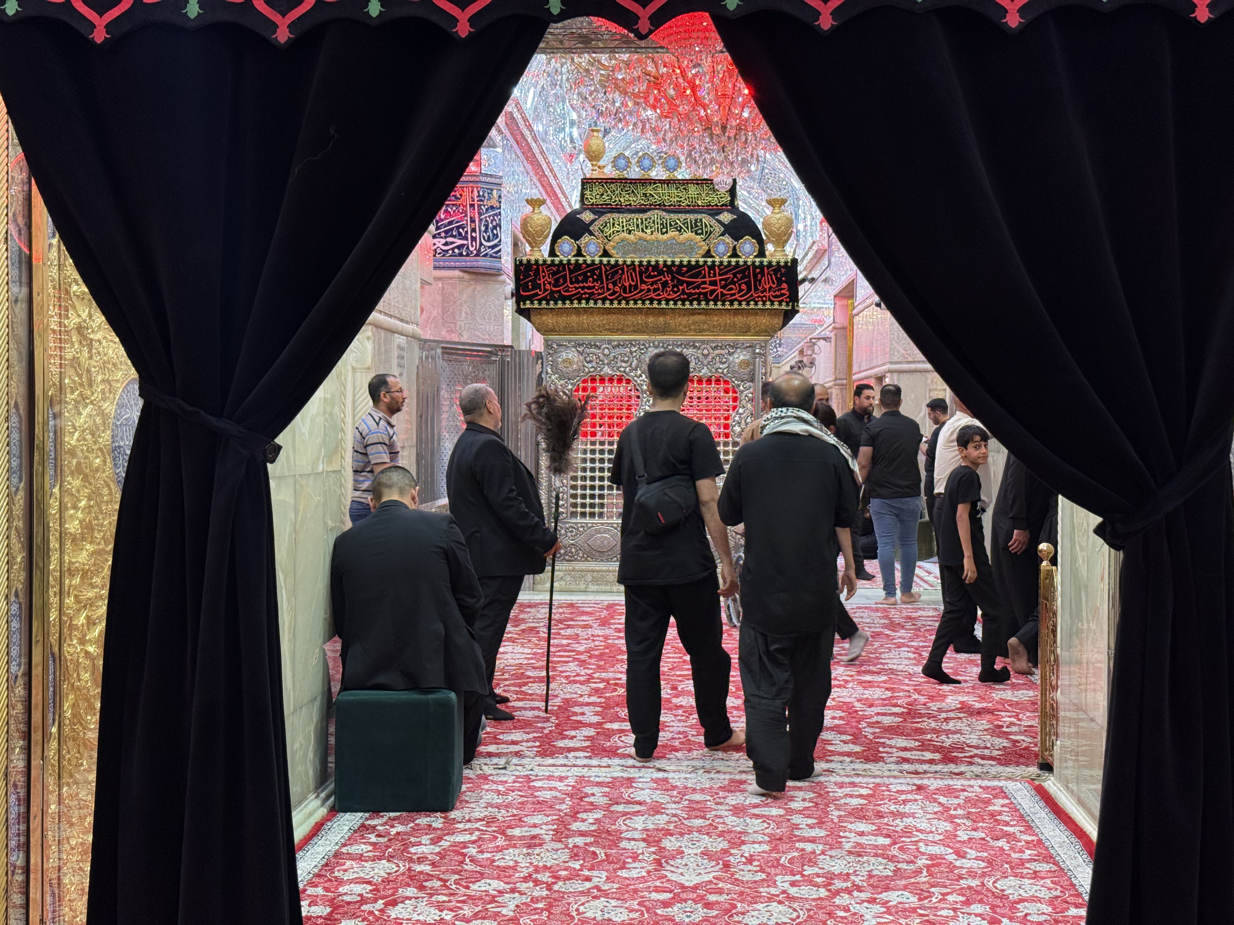 فلتحيا كربلاءبالأربعين